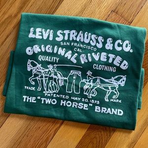 Levi’s t-shirt NWOT
